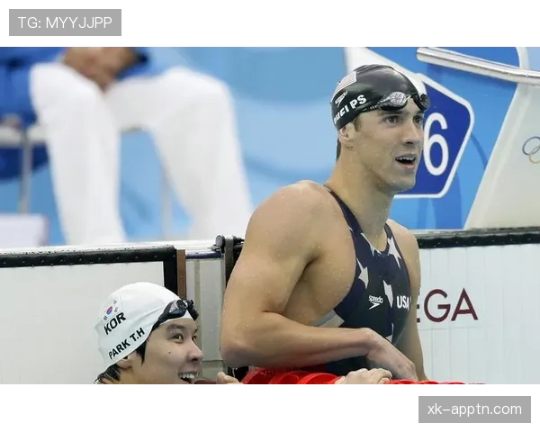 菲尔普斯泳池边的豪车队，旁边竟有人在啃泡面？